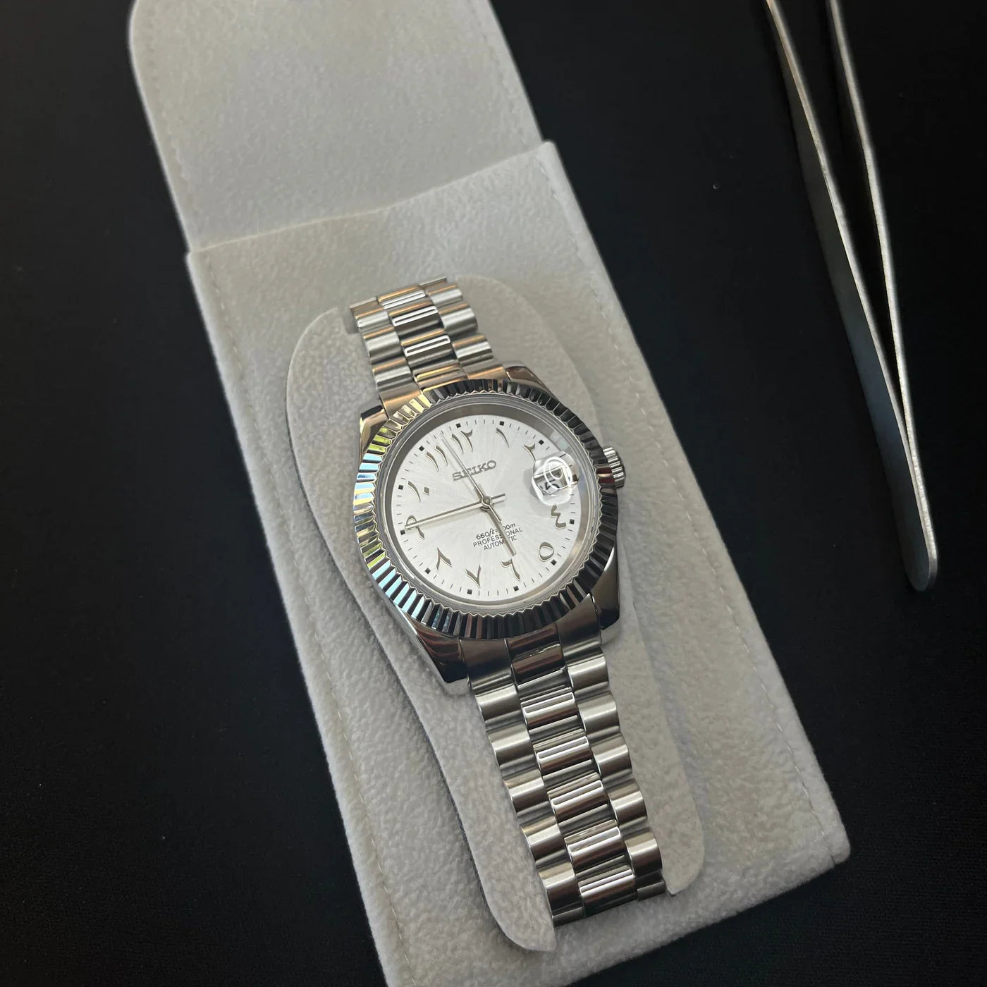 SEIKO MOD DATEJUST | ARABIC GRIS ARGENTÉ